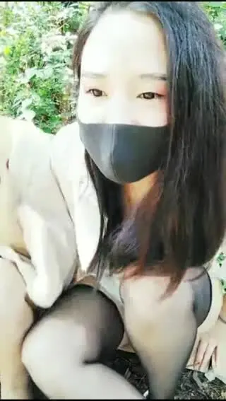 主播两大奶妹子在公园里秀逼